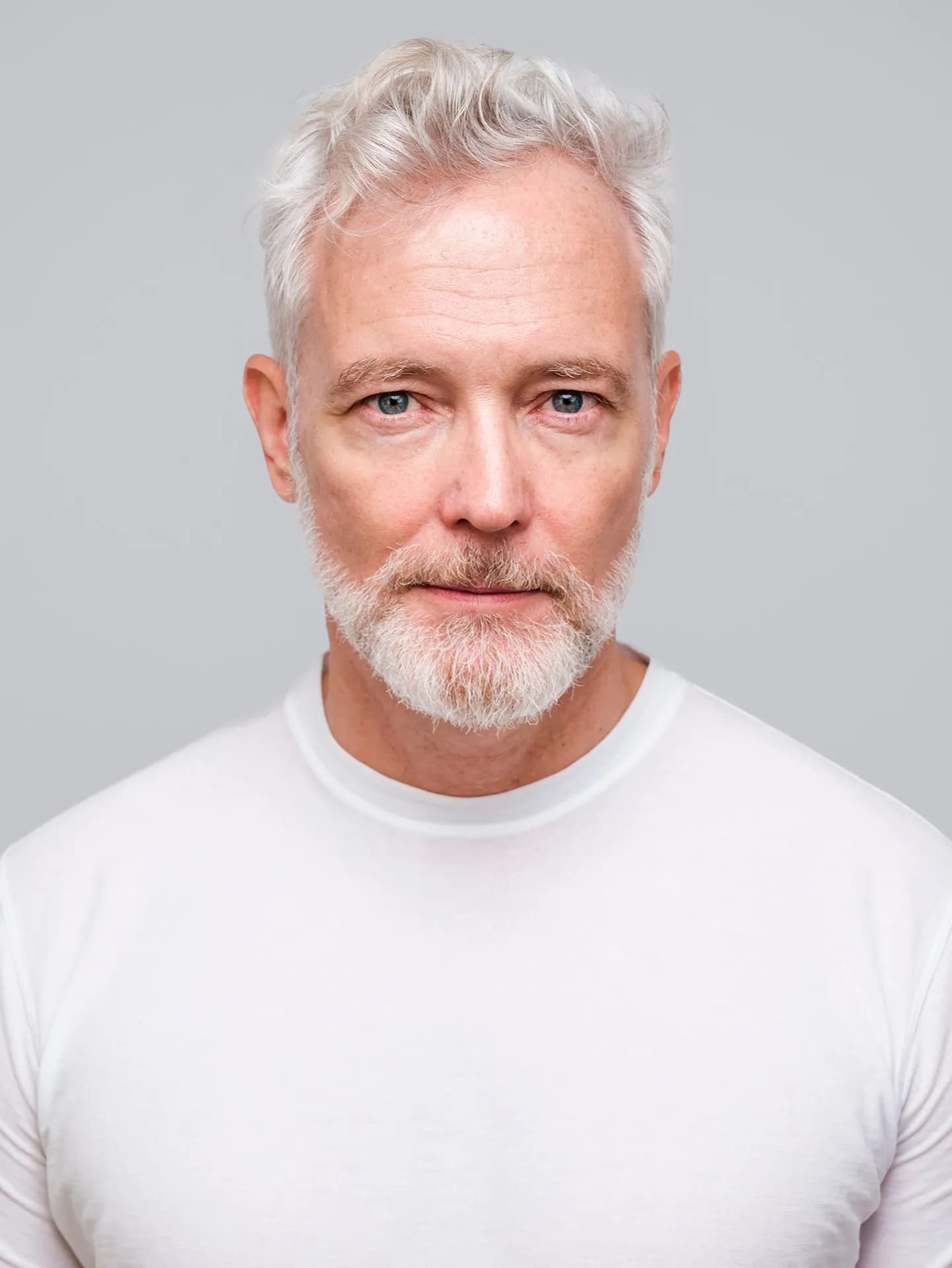 Fotograf i Stockholm - professionellt studioporträtt för LinkedIn och företag